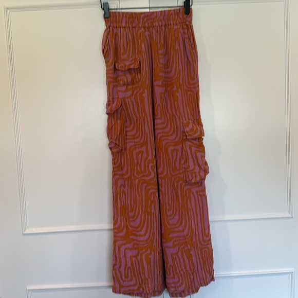 Urban Outfitters UO Sophie Pink Wavy Print Pull On Cargo Pants Size XS - Picture 3 of 14